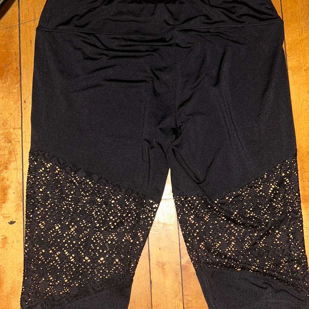 Material girl Cropped yoga pants